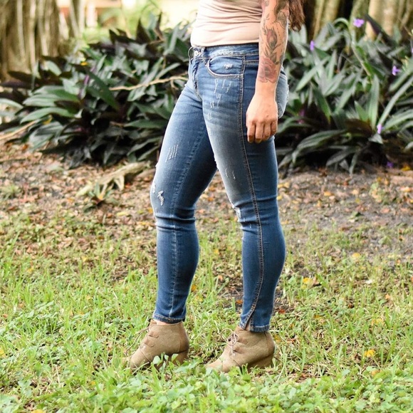 Cropped Distressed Kancan Jeans - Picture 2 of 4